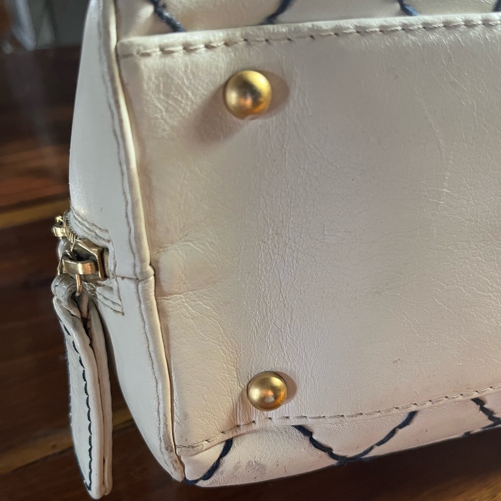 Vintage Chanel off Cream Leather Tote Bag - Picture 10 of 16